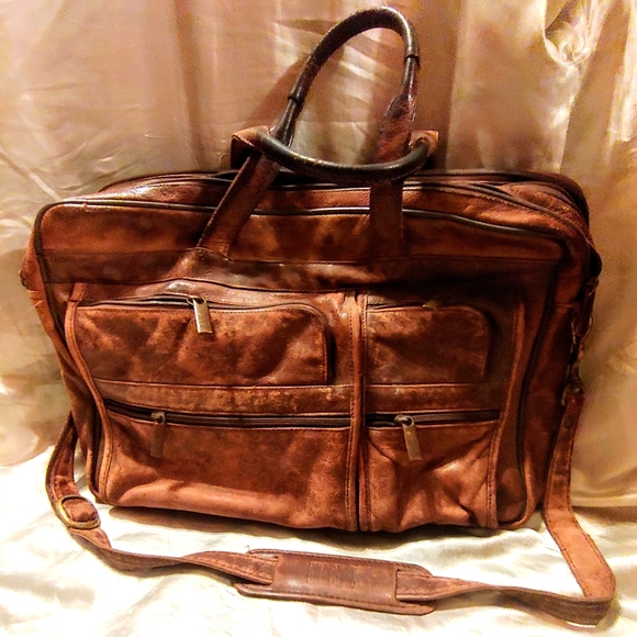 Handbags - Picture 10 of 12